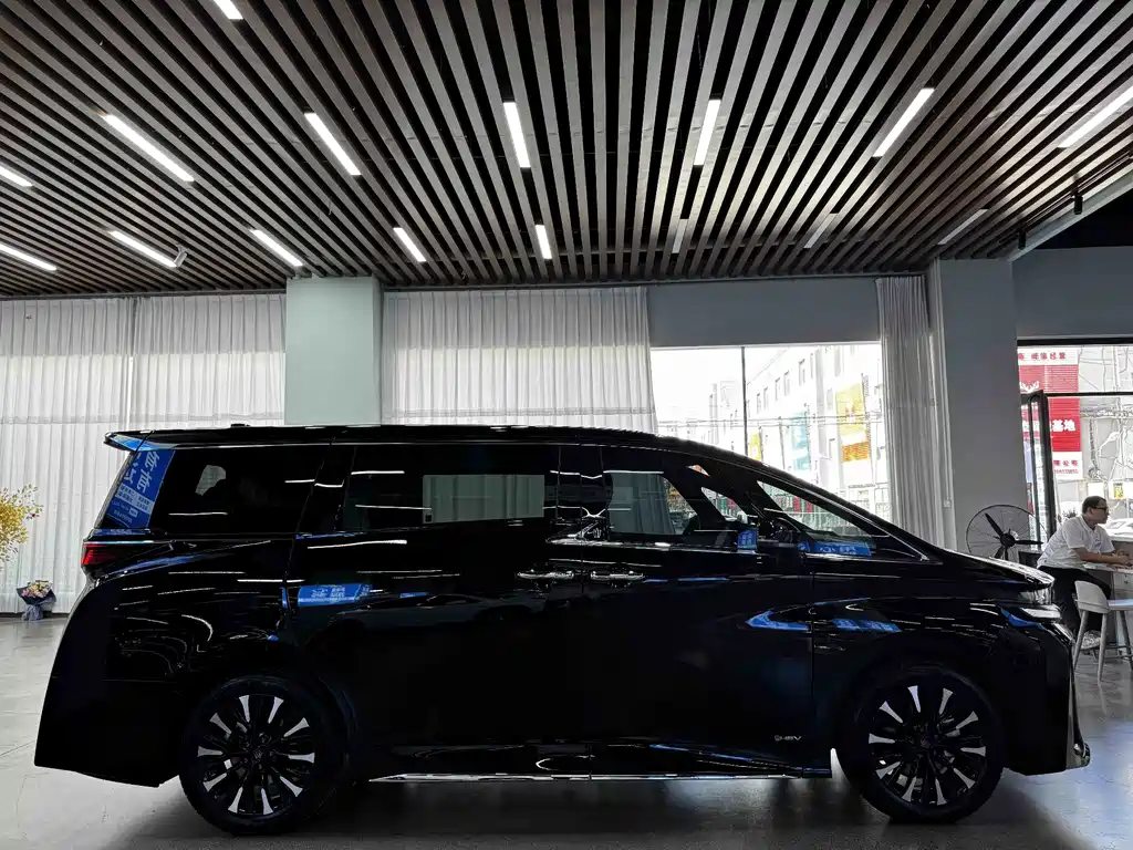 Toyota Vellfire — миниатюра 18