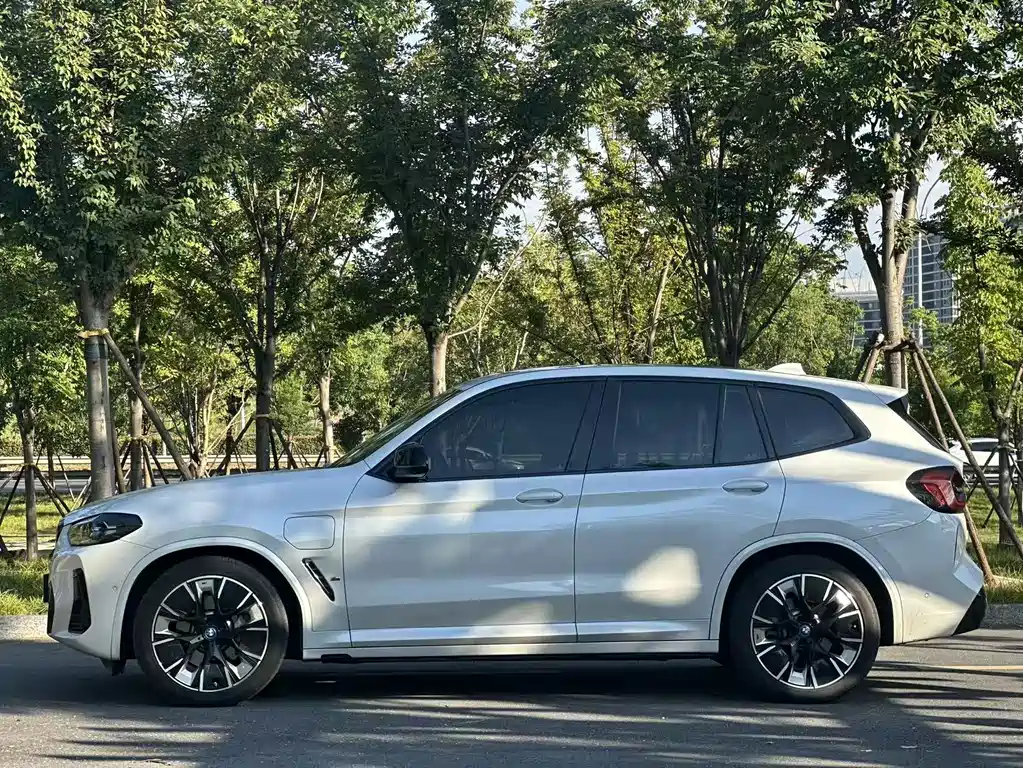 BMW iX3 — миниатюра 3