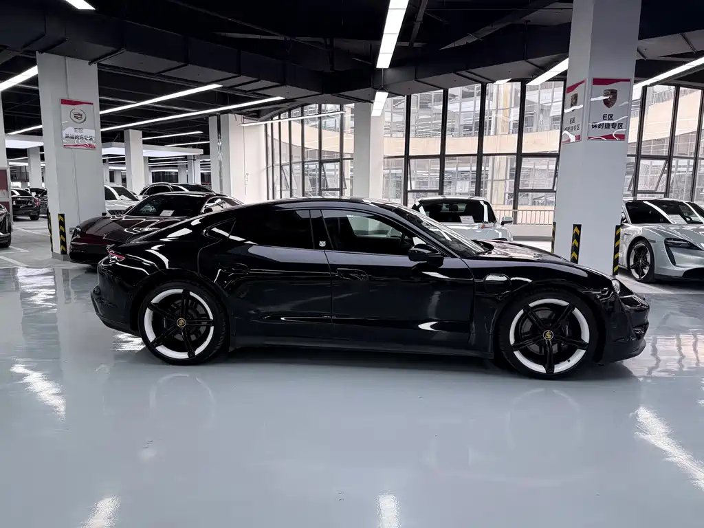 Porsche Taycan — миниатюра 11