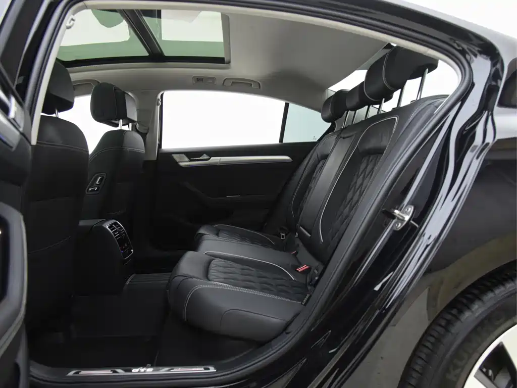 Volkswagen 迈腾 PHEV — миниатюра 5