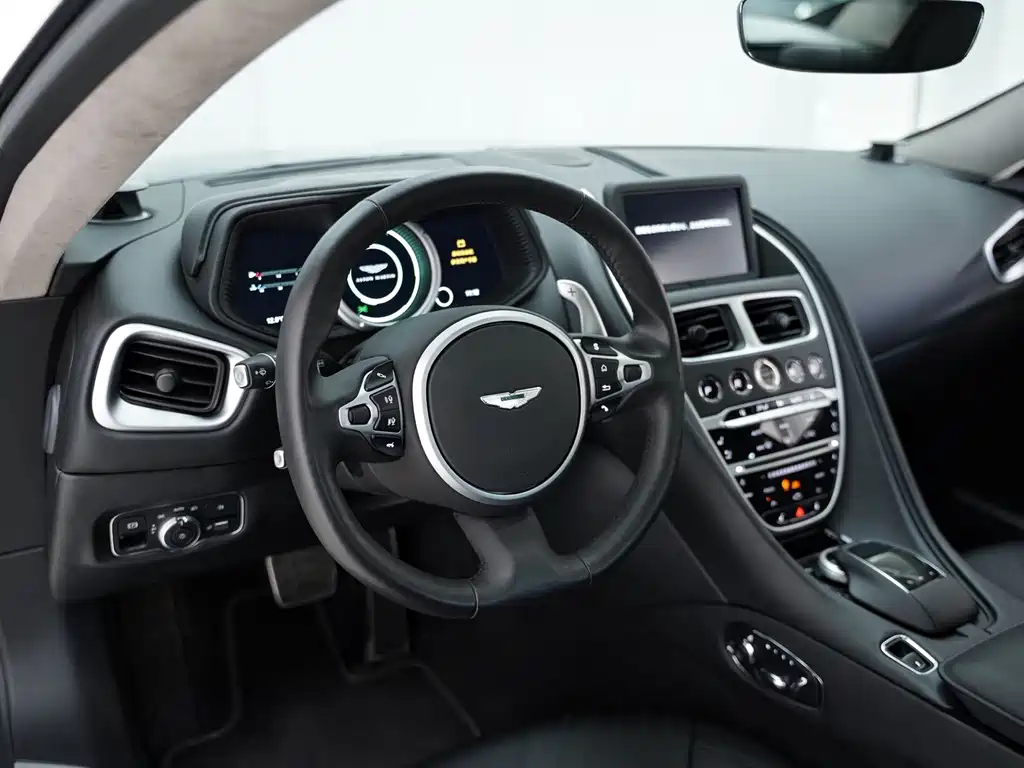 Aston Martin DB11 — миниатюра 6