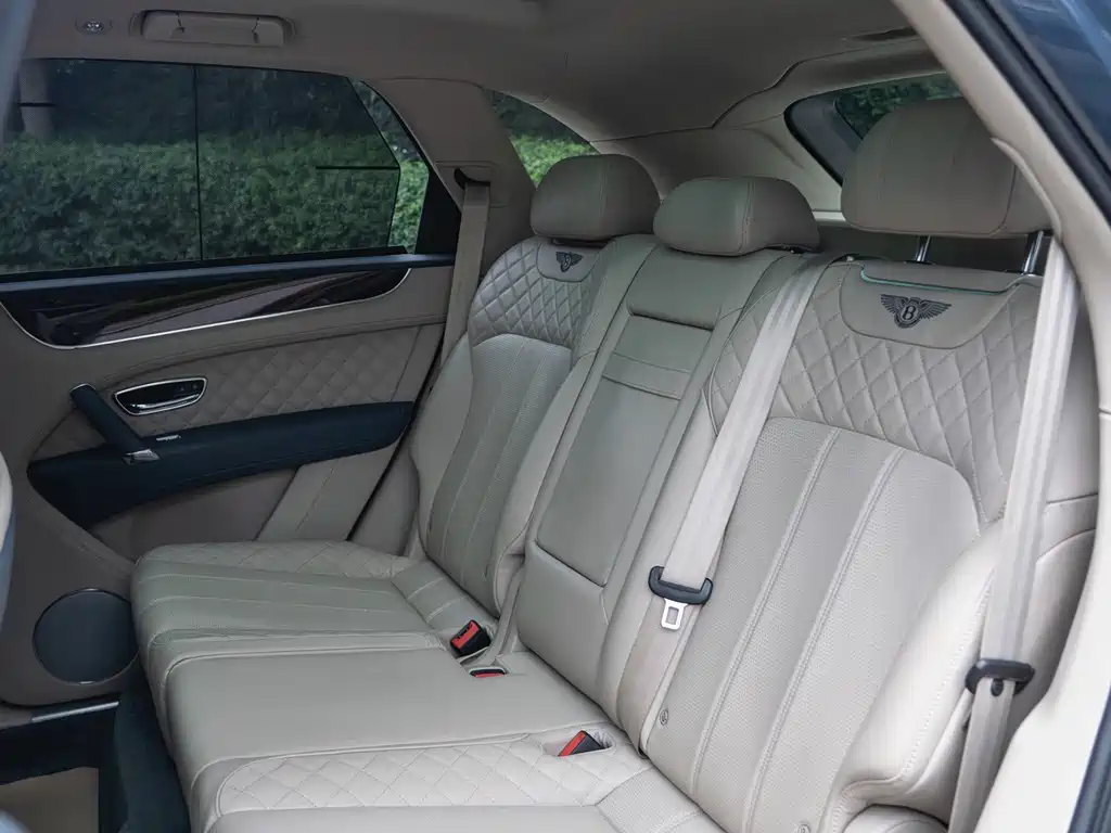 Bentley Bentayga — миниатюра 12