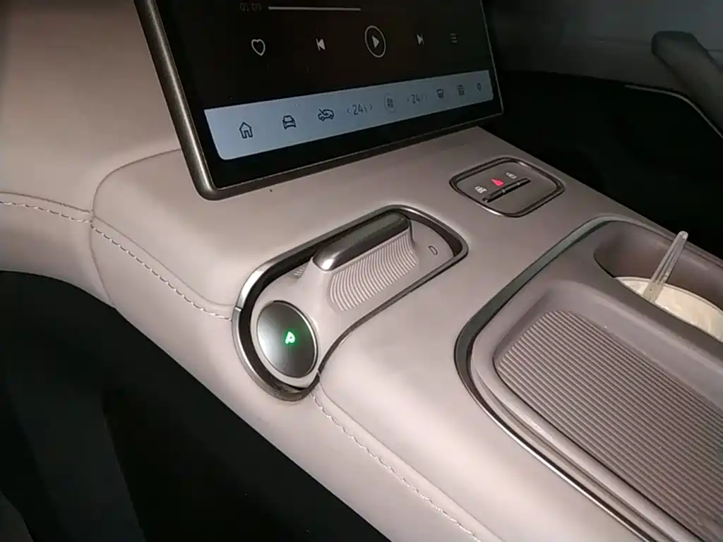 NIO EC6 — миниатюра 14