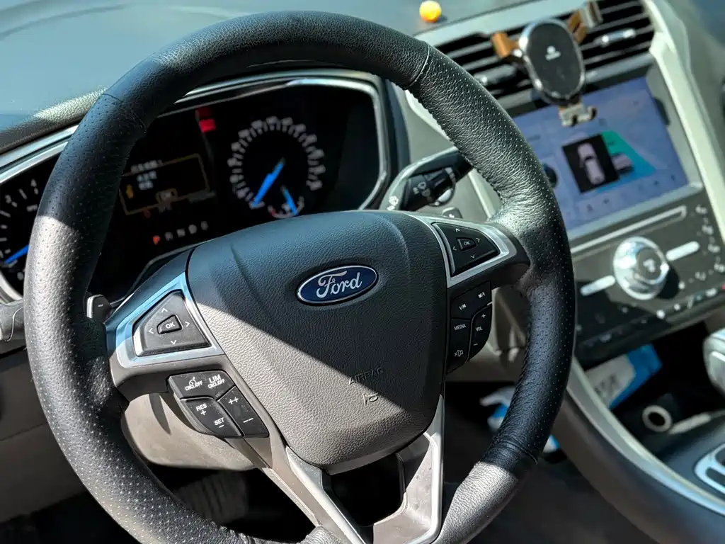 Ford Mondeo — миниатюра 7