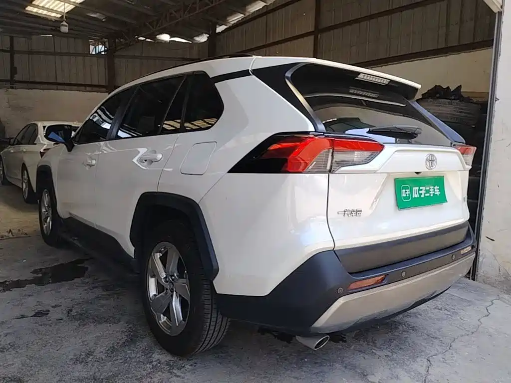 Toyota RAV4 — миниатюра 5