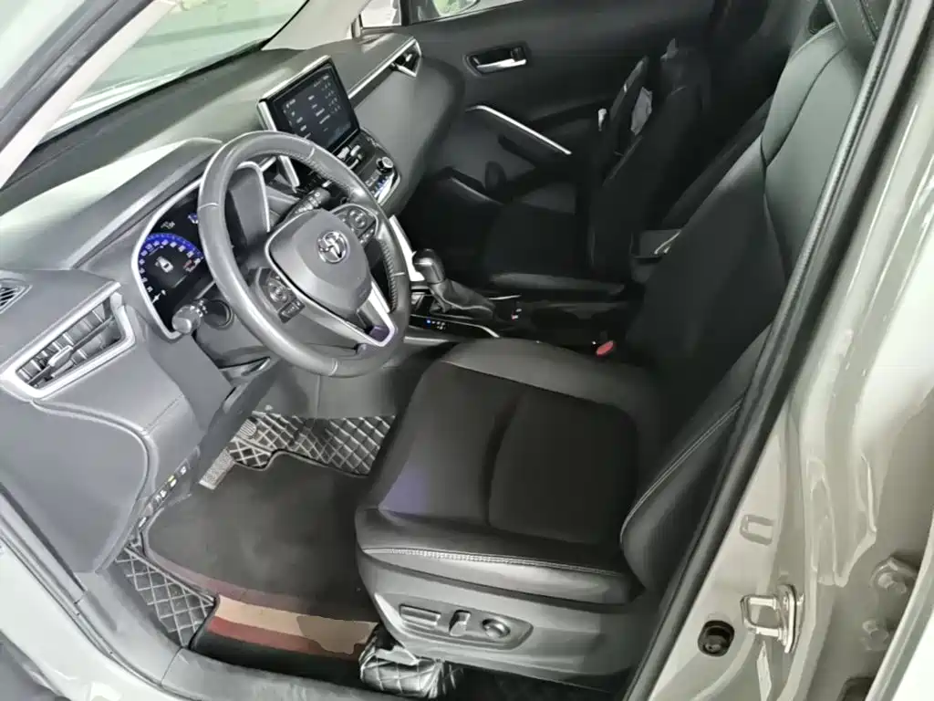 Toyota Corolla Cross — миниатюра 15