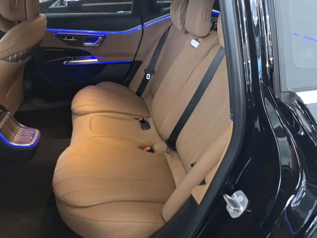 Mercedes-Benz E-Class — миниатюра 17