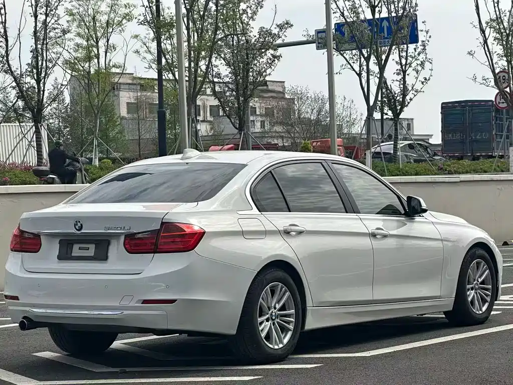 BMW 3 Series — миниатюра 8