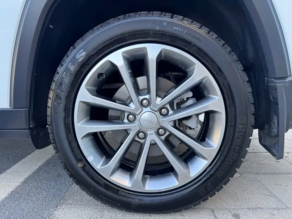 Jeep Grand Commander — миниатюра 10