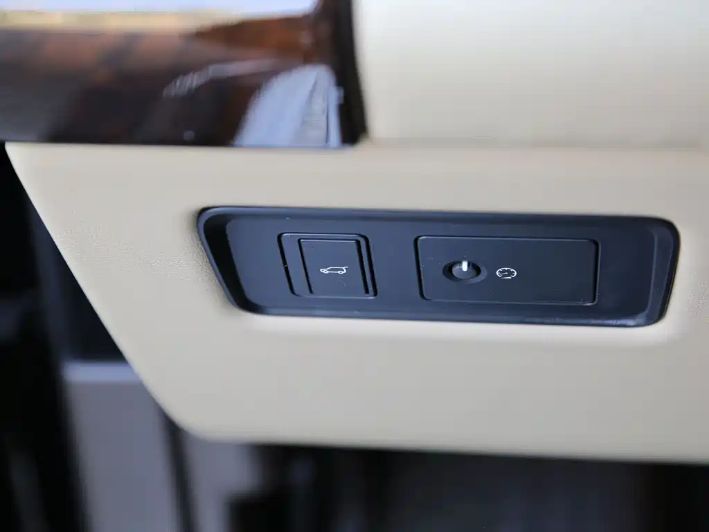 Land Rover Range Rover — миниатюра 13