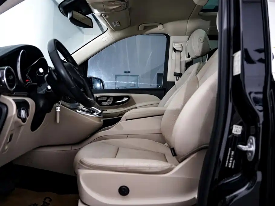 Mercedes-Benz V-Class — миниатюра 23