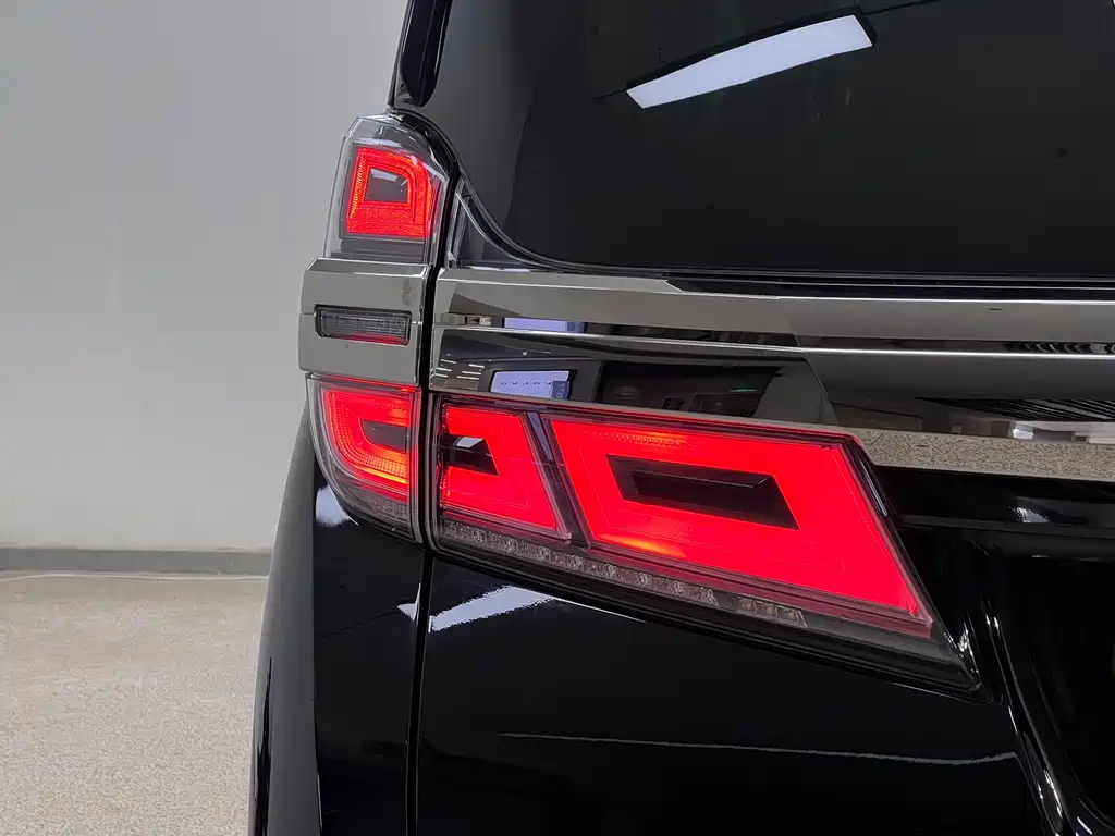 Toyota Vellfire 2021 2.5L HV Luxury