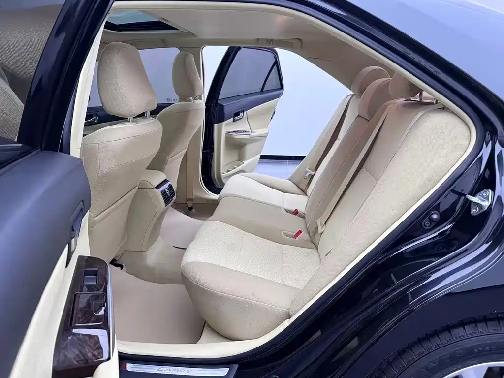 Toyota Camry — миниатюра 18