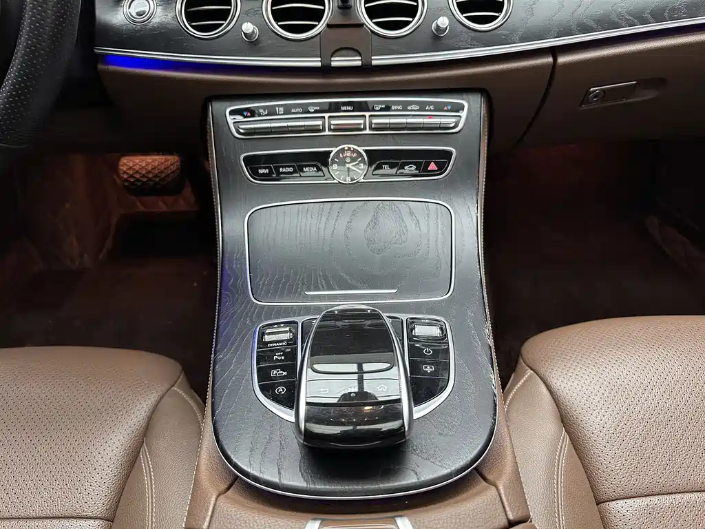 Mercedes-Benz E-Class — миниатюра 16