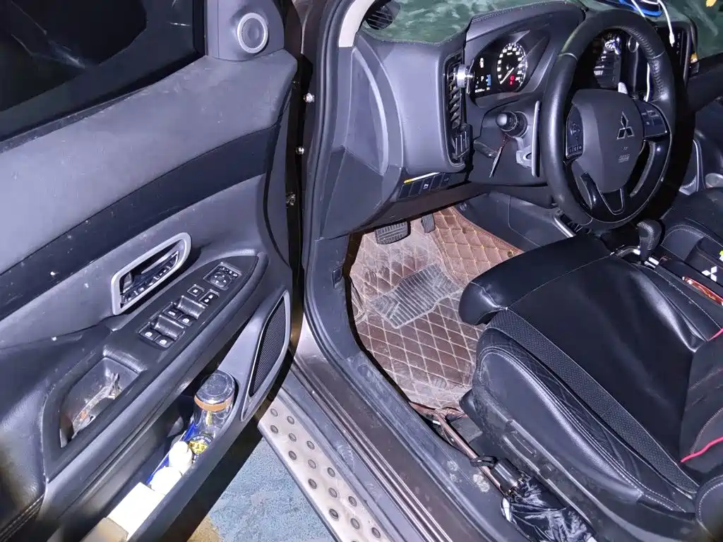 Mitsubishi Outlander — миниатюра 14