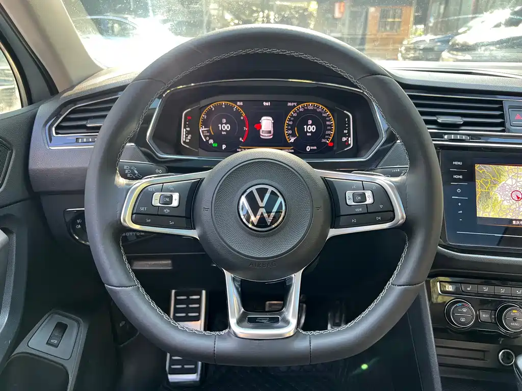 Volkswagen Tiguan L — миниатюра 11