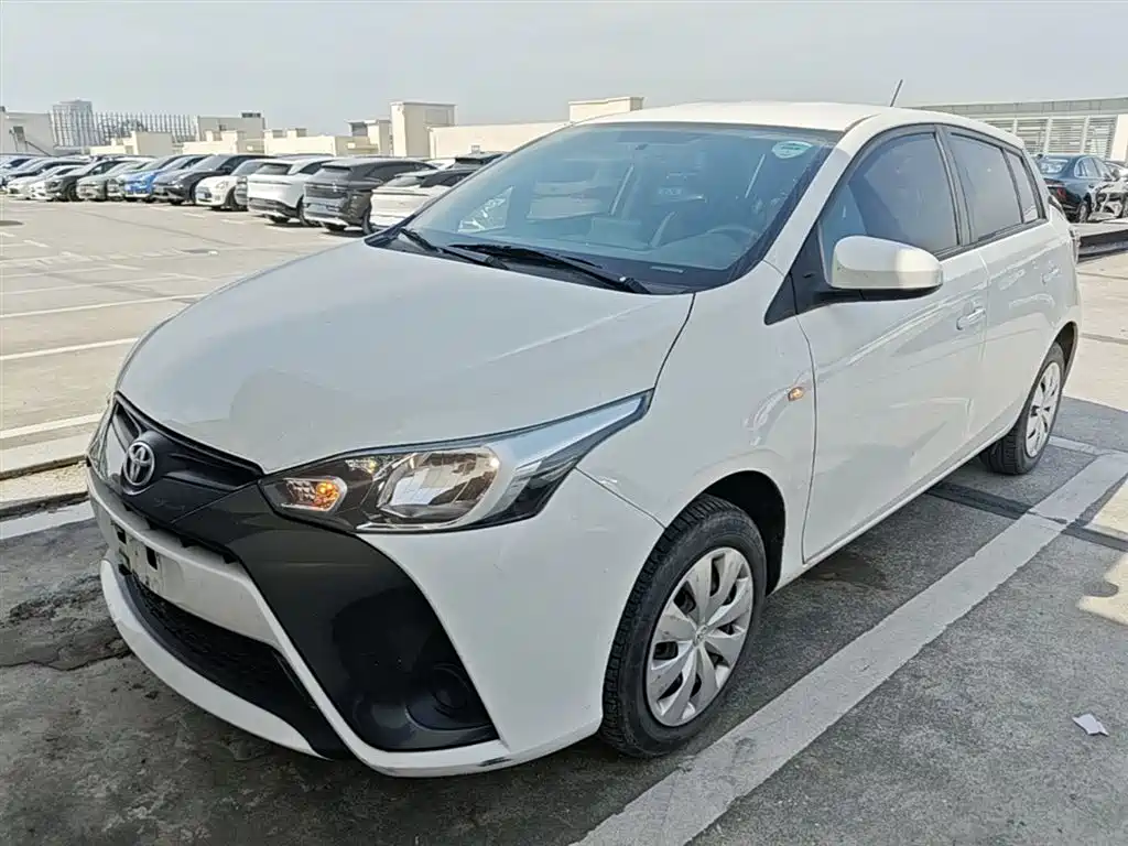 Toyota Yaris L 2022