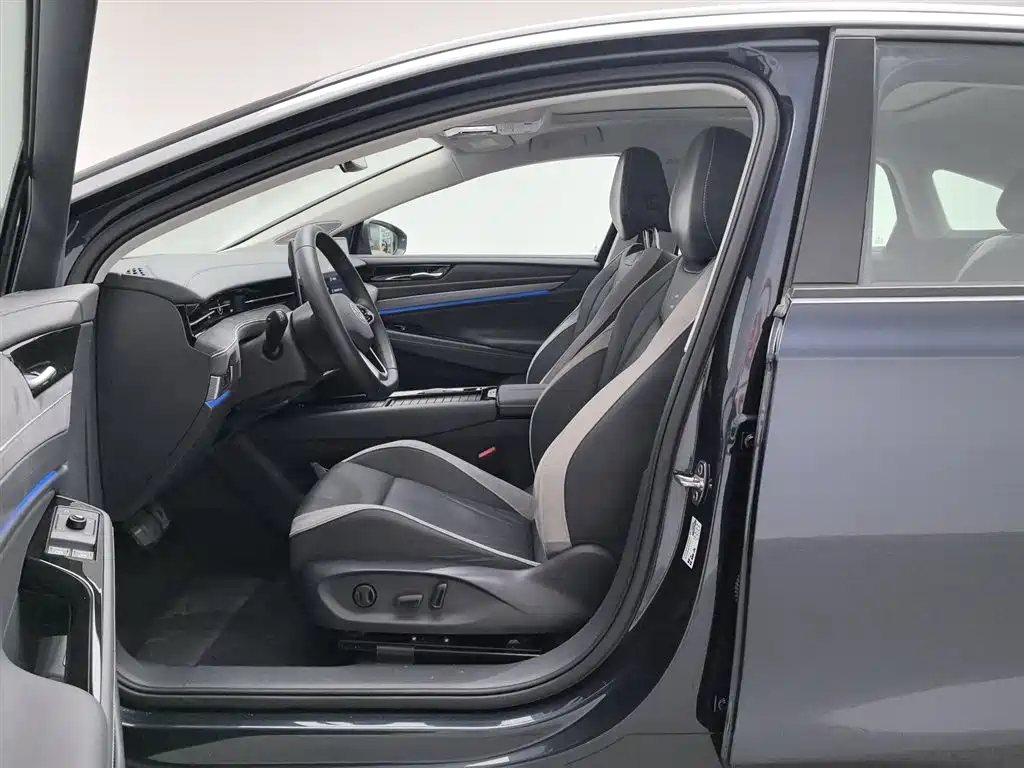 VOLKSWAGEN ID.7 VIZZION