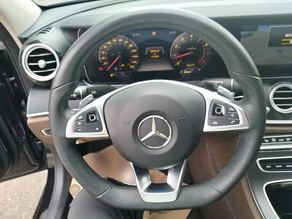 Mercedes-Benz E-Class — миниатюра 11