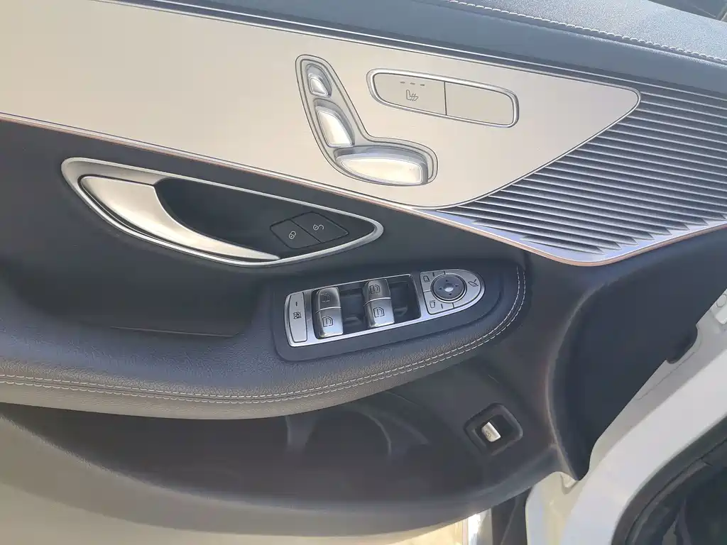 Mercedes-Benz EQC — миниатюра 10