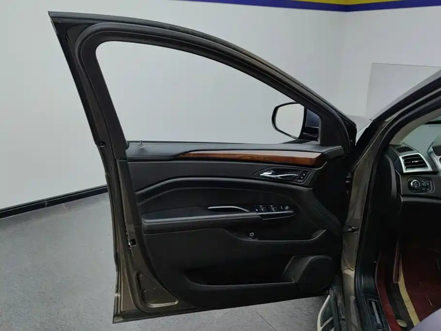 Cadillac SRX — миниатюра 7