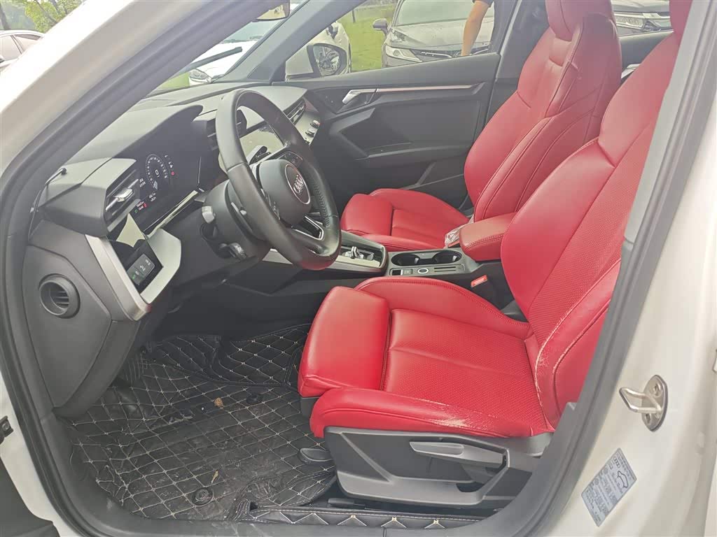 Audi A3 1.4 л 2021 г. Белый, пробег 16400 км