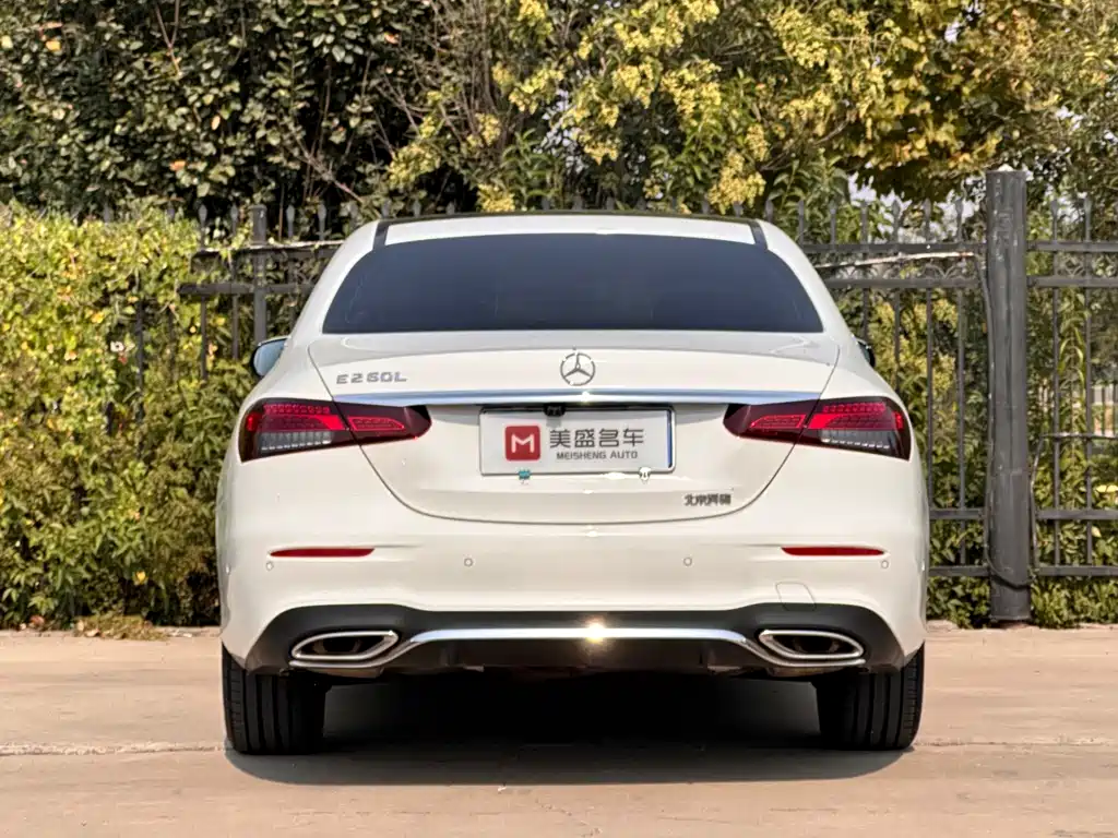 Mercedes-Benz E-Class — миниатюра 8