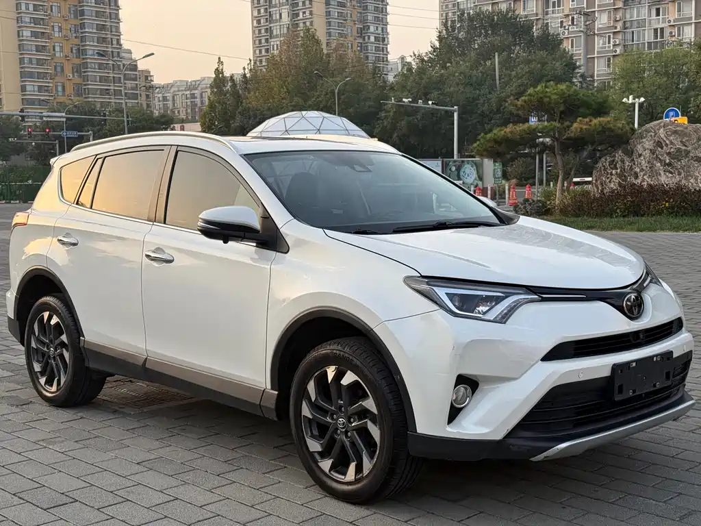 Toyota RAV4 — миниатюра 3