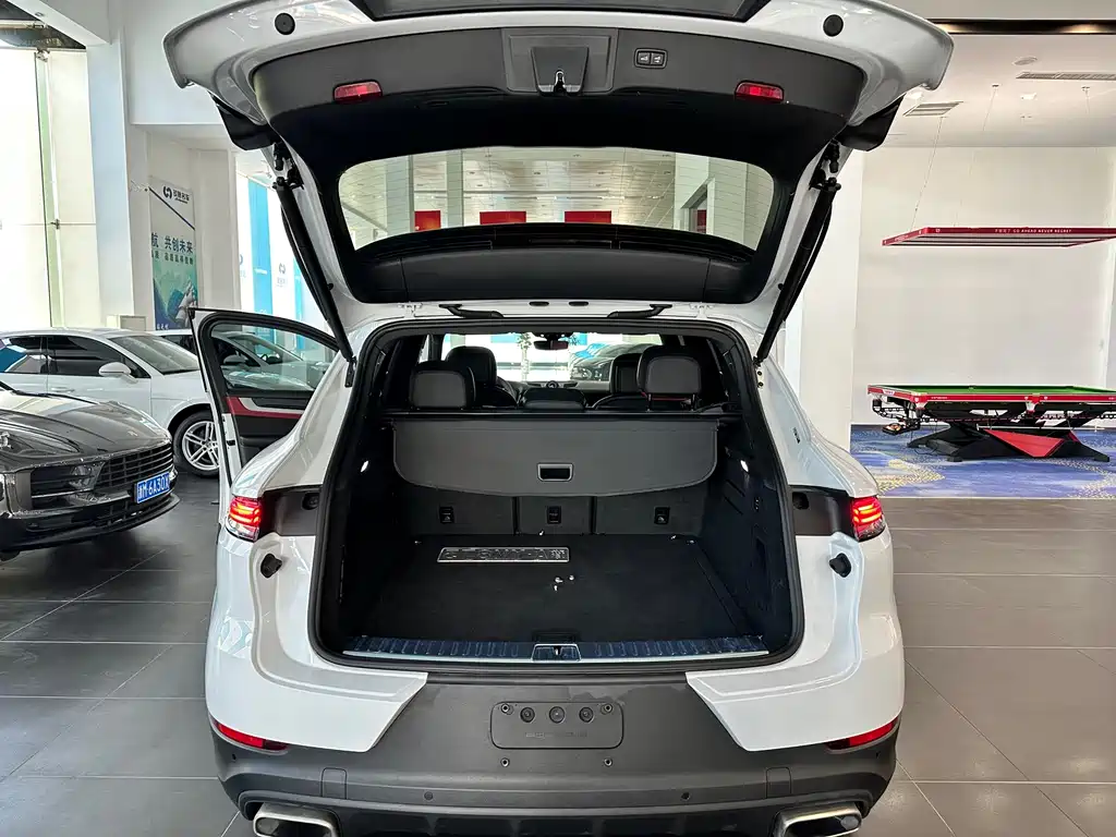 Porsche Cayenne — миниатюра 14