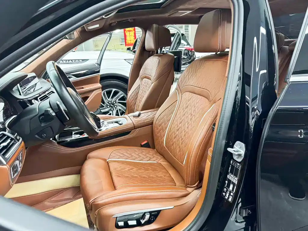 BMW 7 Series — миниатюра 24