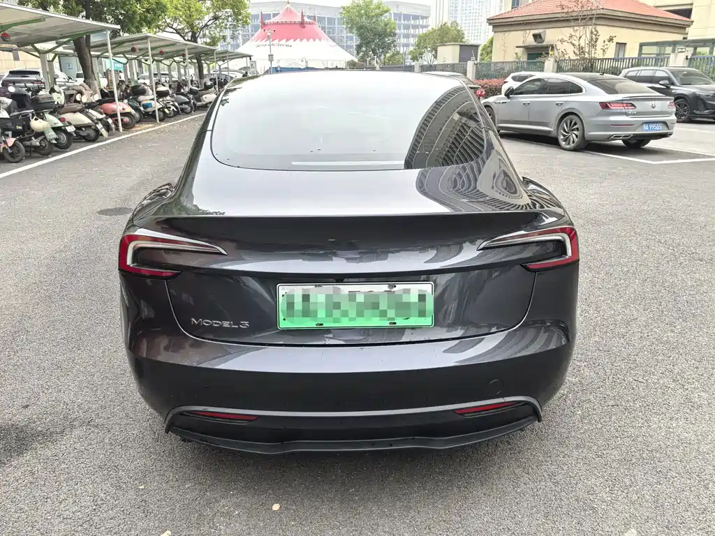 Tesla Model 3 — миниатюра 8