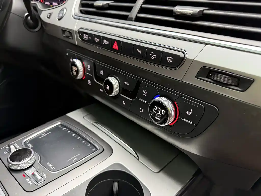 Audi Q7 — миниатюра 12