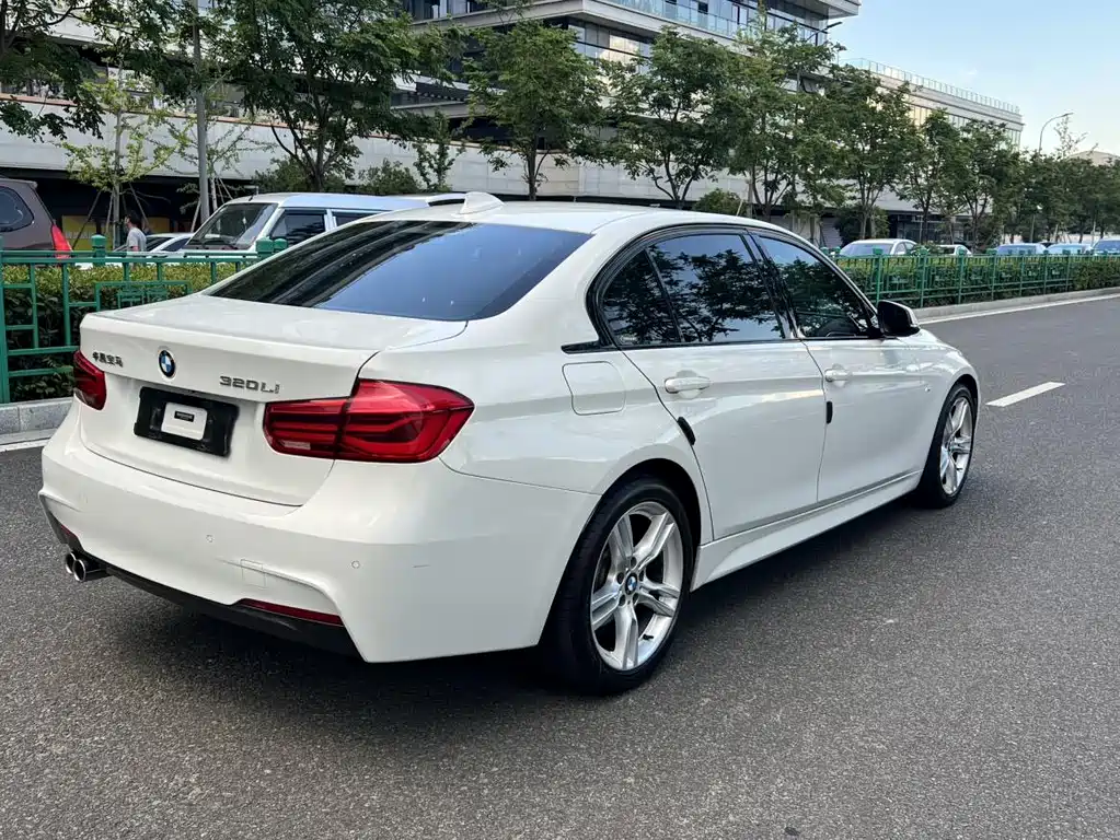 BMW 3 Series — миниатюра 17