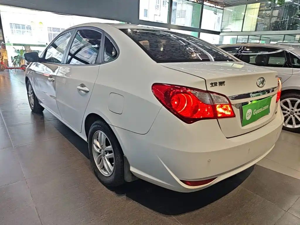 Hyundai Elantra — миниатюра 5