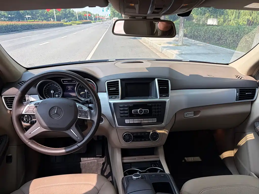 Mercedes-Benz M-Class — миниатюра 10