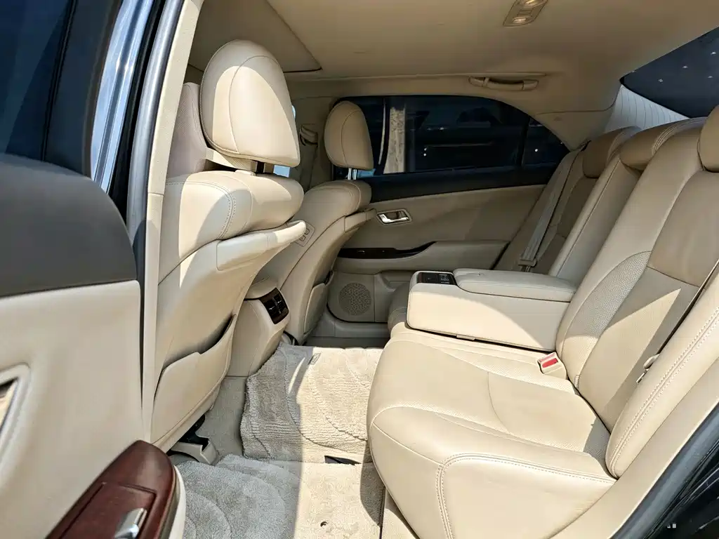 Toyota Crown — миниатюра 7