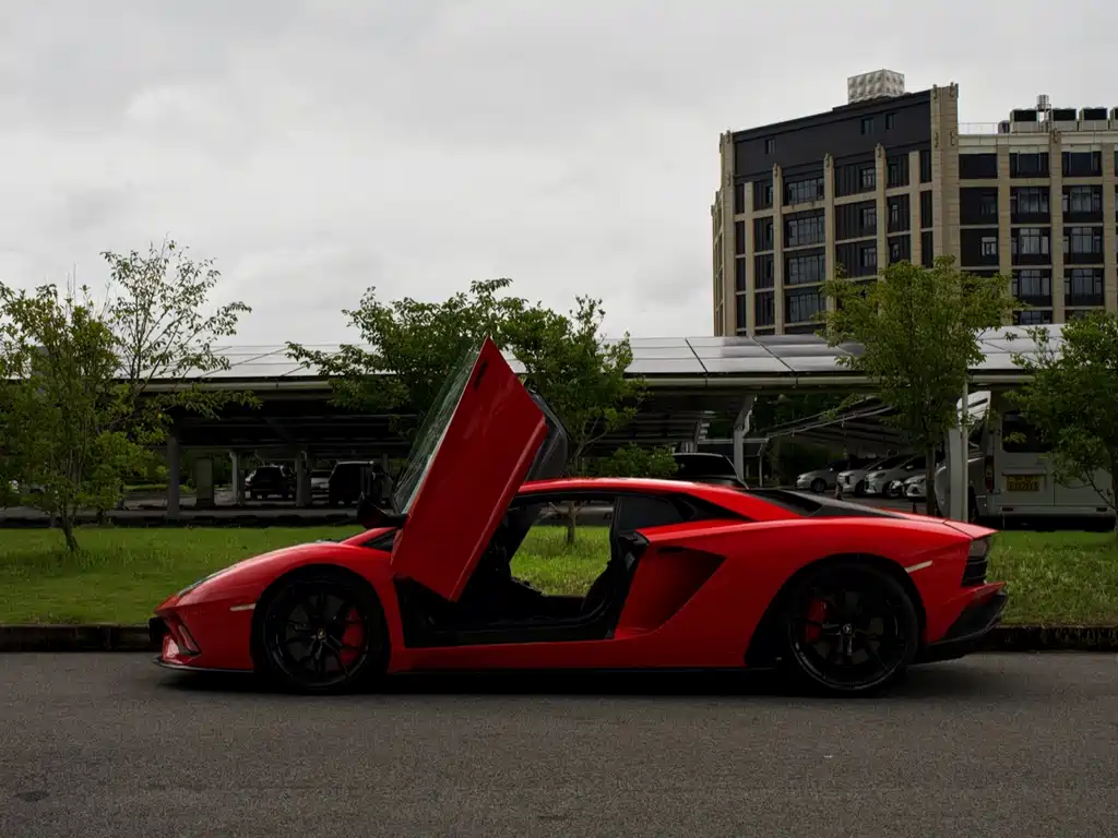 Lamborghini Aventador — миниатюра 2