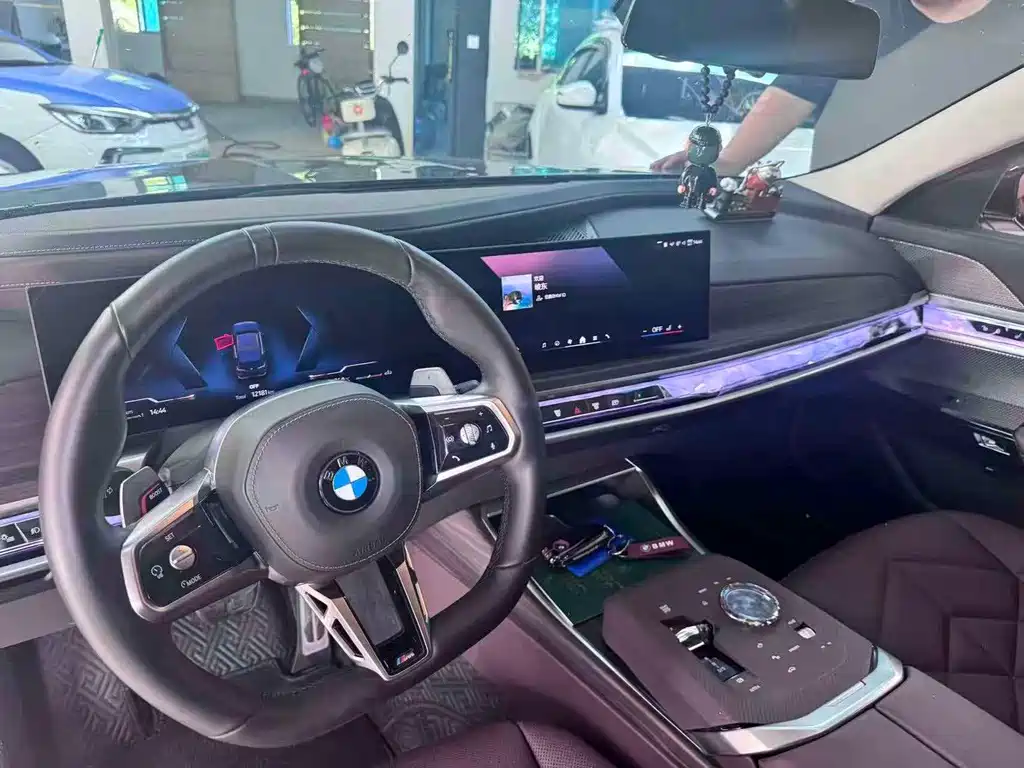 BMW 7 Series — миниатюра 4
