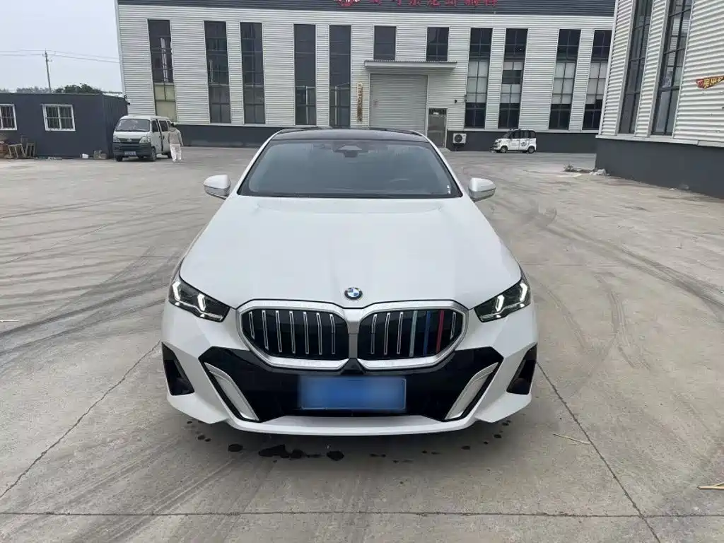 BMW 5 Series — миниатюра 3