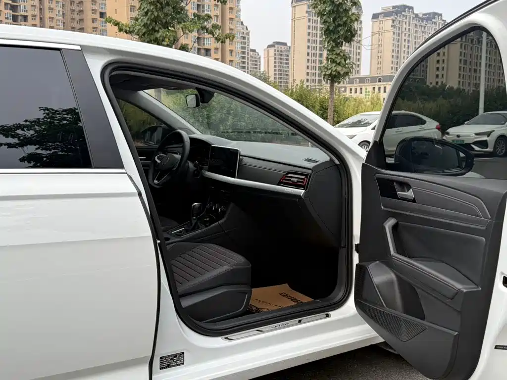 Volkswagen Lavida — миниатюра 4
