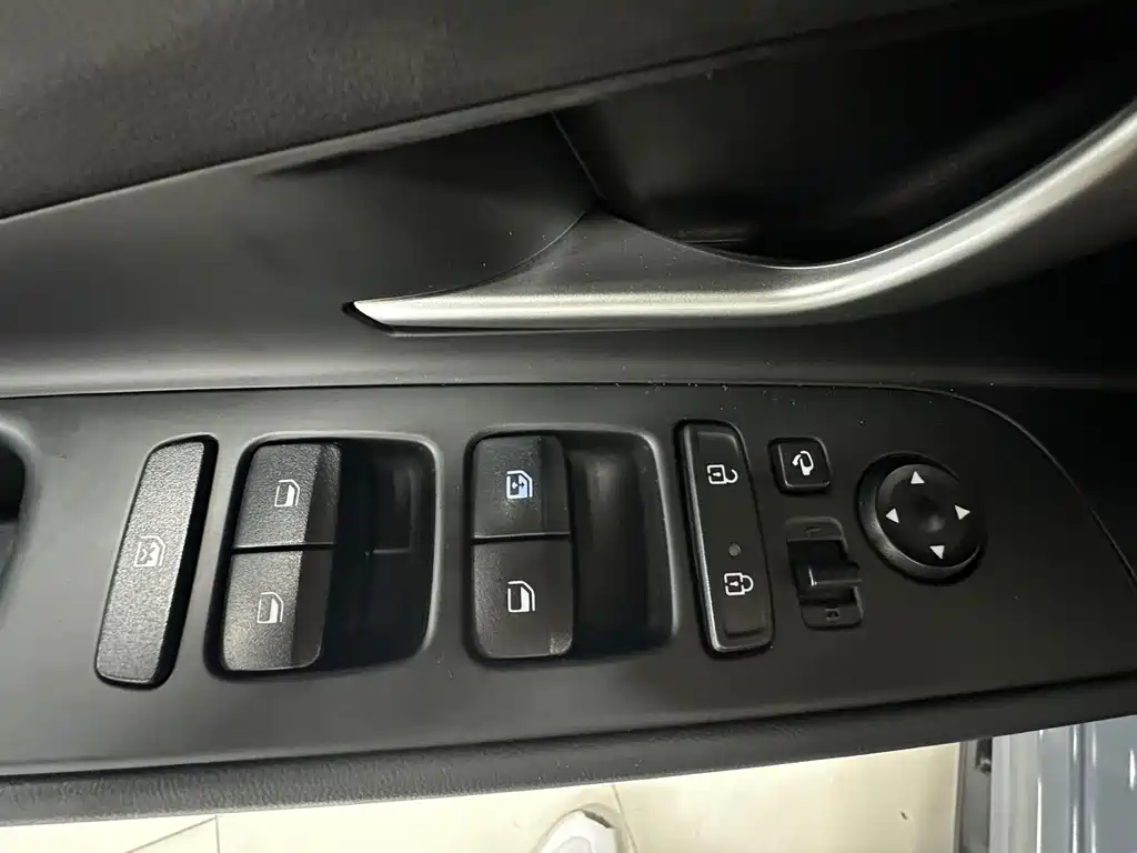 Hyundai Elantra — миниатюра 10
