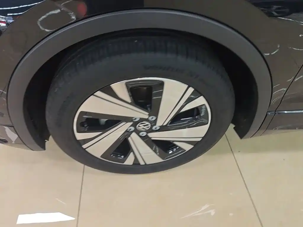 Volkswagen Tiguan L — миниатюра 23