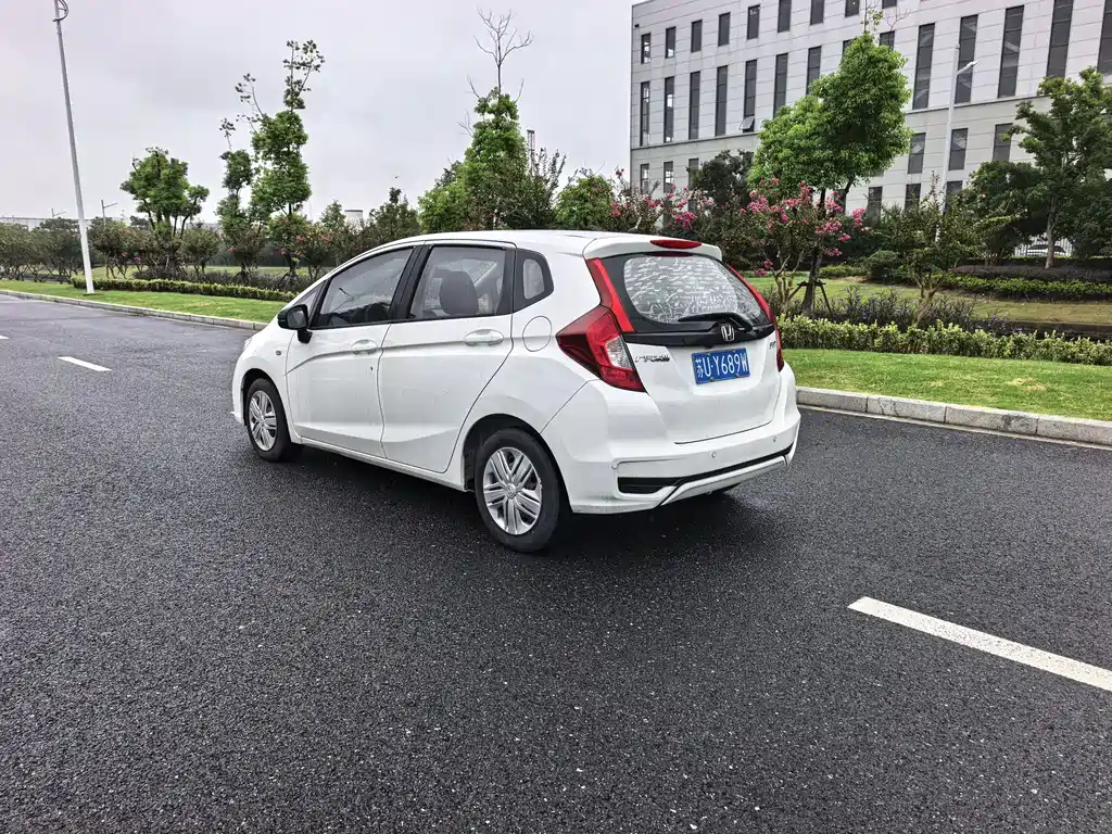 Honda Fit — миниатюра 13