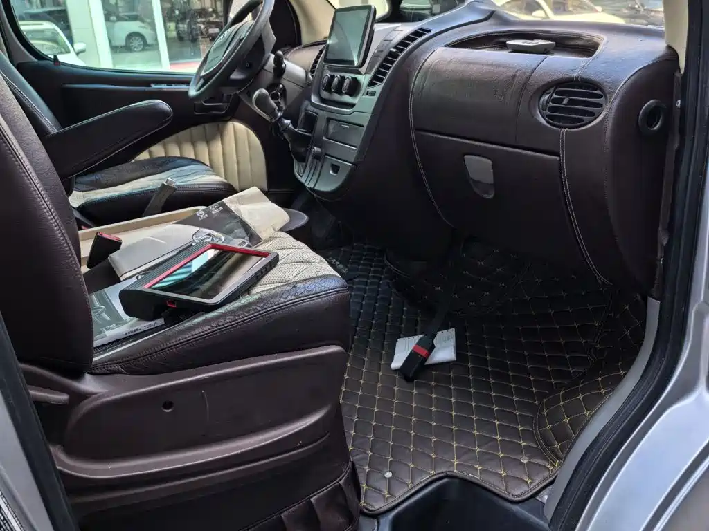 MAXUS V80 — миниатюра 24