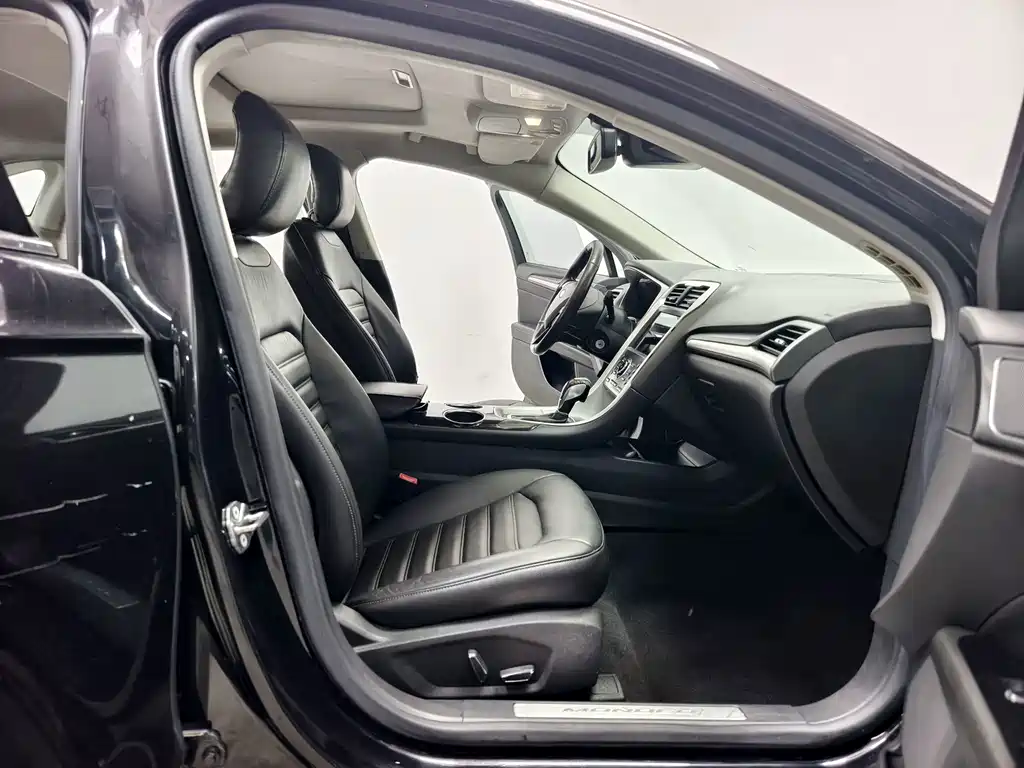 Ford Mondeo — миниатюра 14