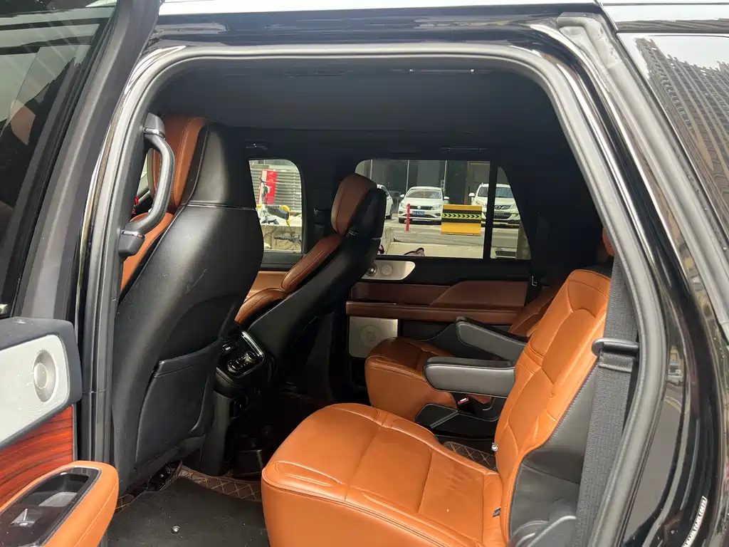 Lincoln Navigator — миниатюра 4