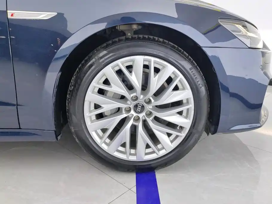 Audi A7L — миниатюра 6