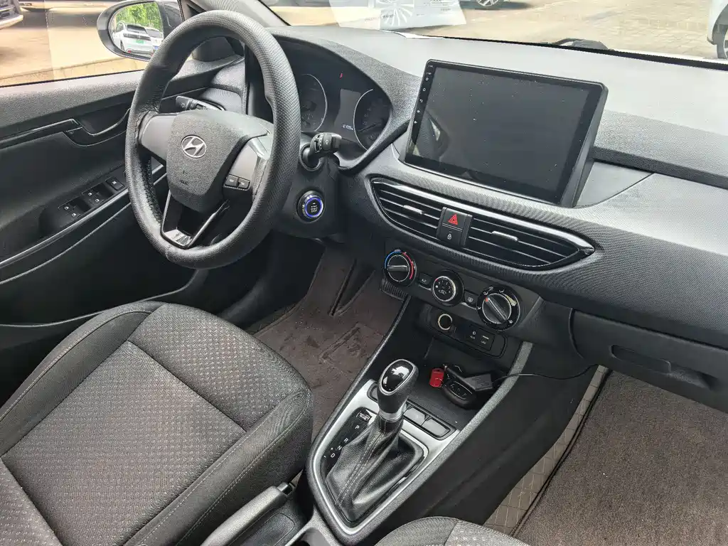 Hyundai Elantra - фото 16