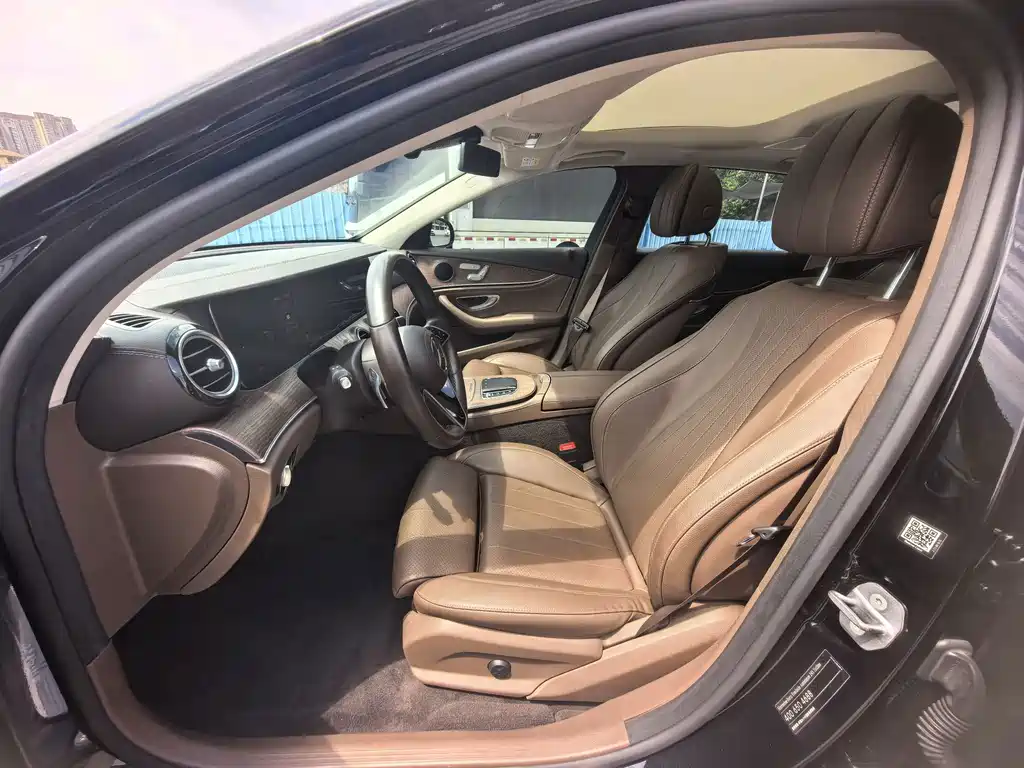 Mercedes-Benz E-Class — миниатюра 8