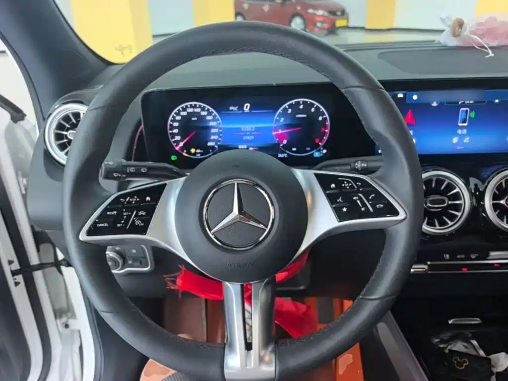 Mercedes-Benz GLB — миниатюра 11